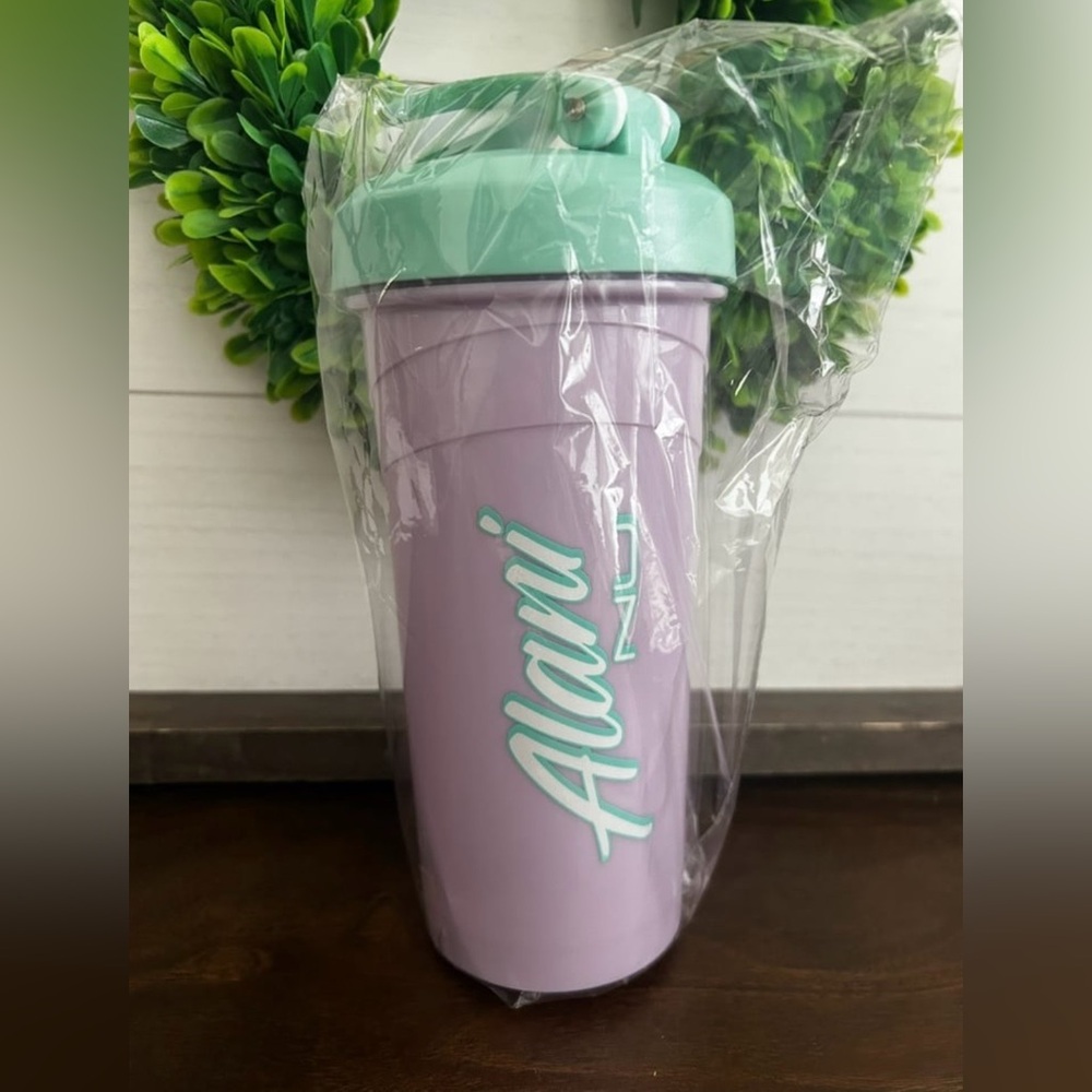 Alani Nu Shaker cup NEW IN PACKAGE